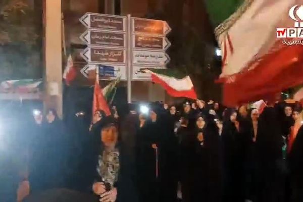 پاسخ کوبنده مردم میلاجرد به یاوه‌گویان با مشت‌های گره‌کرده در موج ۹۹