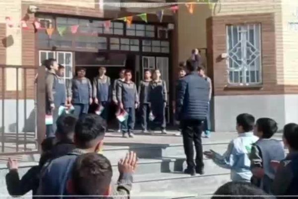 زنگ انقلاب  در دبستان علی ابن ابیطالب (ع)۲ نواخته شد