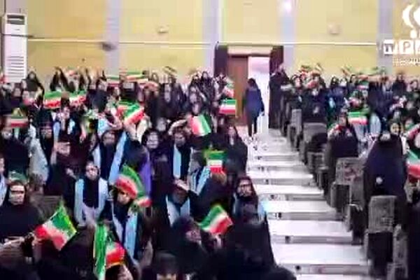 روایت دانش‌آموزان دشتستانی از همایش «یاوران و جوانان انقلاب اسلامی» در برازجان