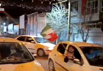کاروان خودرویی فرهنگیان و دانش‌آموزان گوگان در گرامیداشت چهلم شهدای مدرسه شجره طیبه میناب