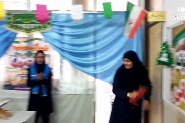 مشق انقلاب در کلاس درس 