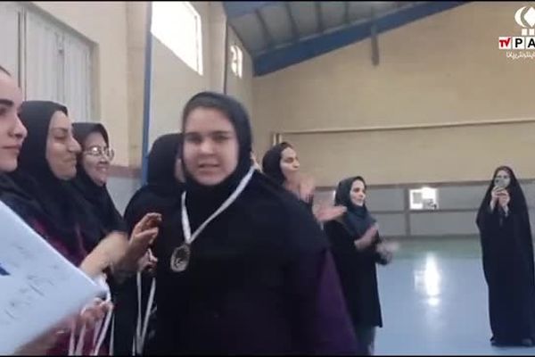 نبرد قهرمانی دختران متوسطه اول ناحیه یک در زمین هندبال