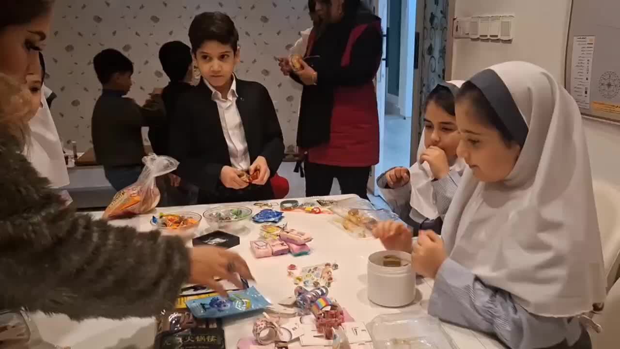 بازارچه دانش‌آموزی در سلیمانیه عراق با حضور پرشور دانش‌آموزان برگزار شد