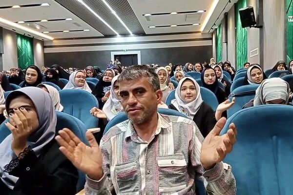 آیین تجلیل از 220 دانش‌آموز برگزیده مسابقات فرهنگی هنری ناحیه ۳ قم
