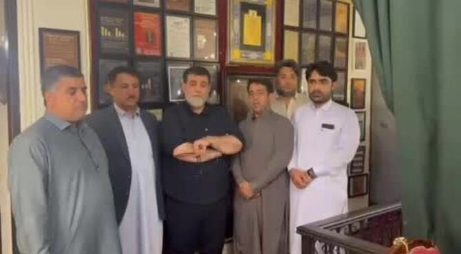 حمایت رئیس دبیرخانه طوایف و اقوام سیستان و بلوچستان از رهبری سید مجتبی خامنه‌ای
