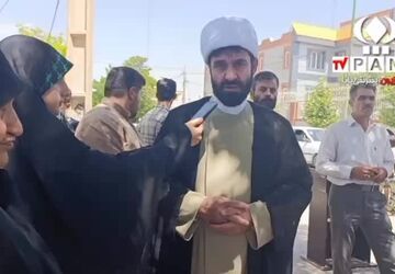 مشت های گره کرده مردم نورآباد لرستان